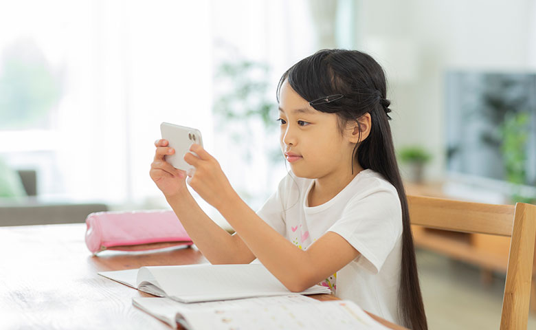 子供のスマホデビューはいつから？実態を徹底検証