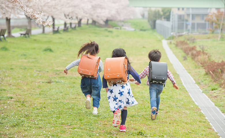 子ども用GPSはいつからいつまで持たせる？